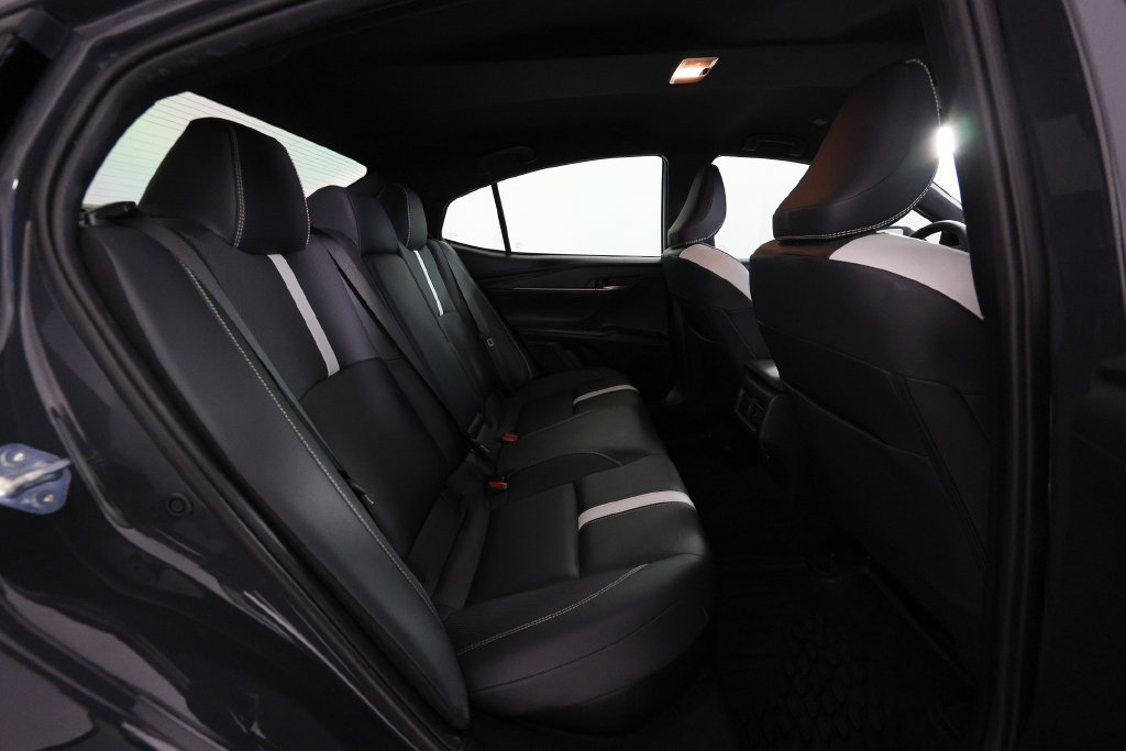 Used 2025 Toyota Camry SE FWD image 10