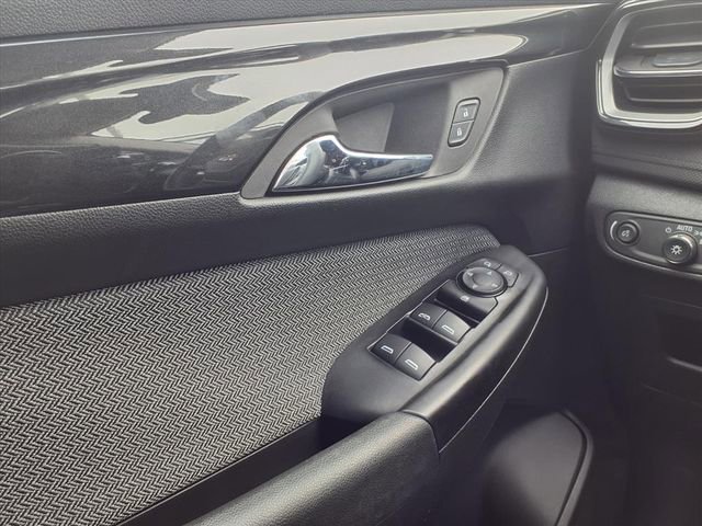 Used 2025 Chevrolet TrailBlazer LT image 17