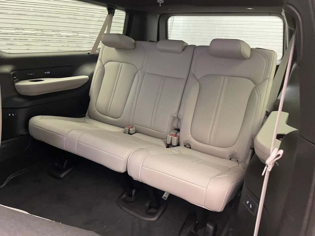 New 2026 Jeep Grand Wagoneer L 2WD image 19