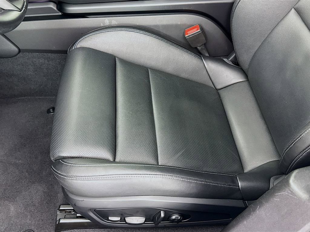 Certified 2022 Porsche Taycan image 13