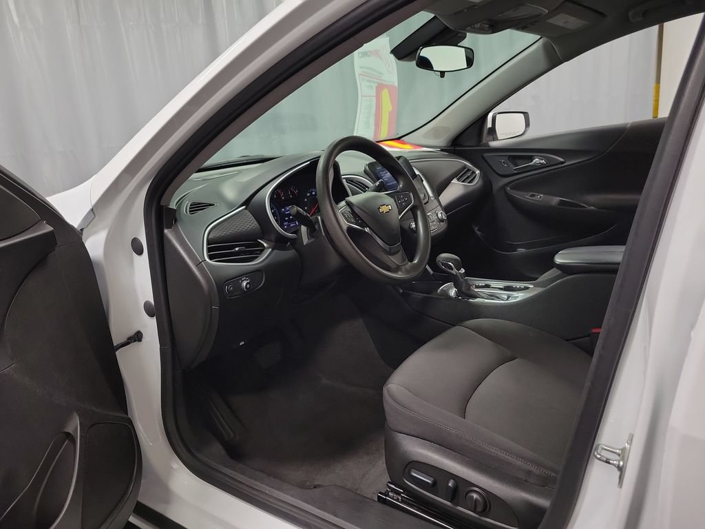 Used 2024 Chevrolet Malibu LT FWD image 12