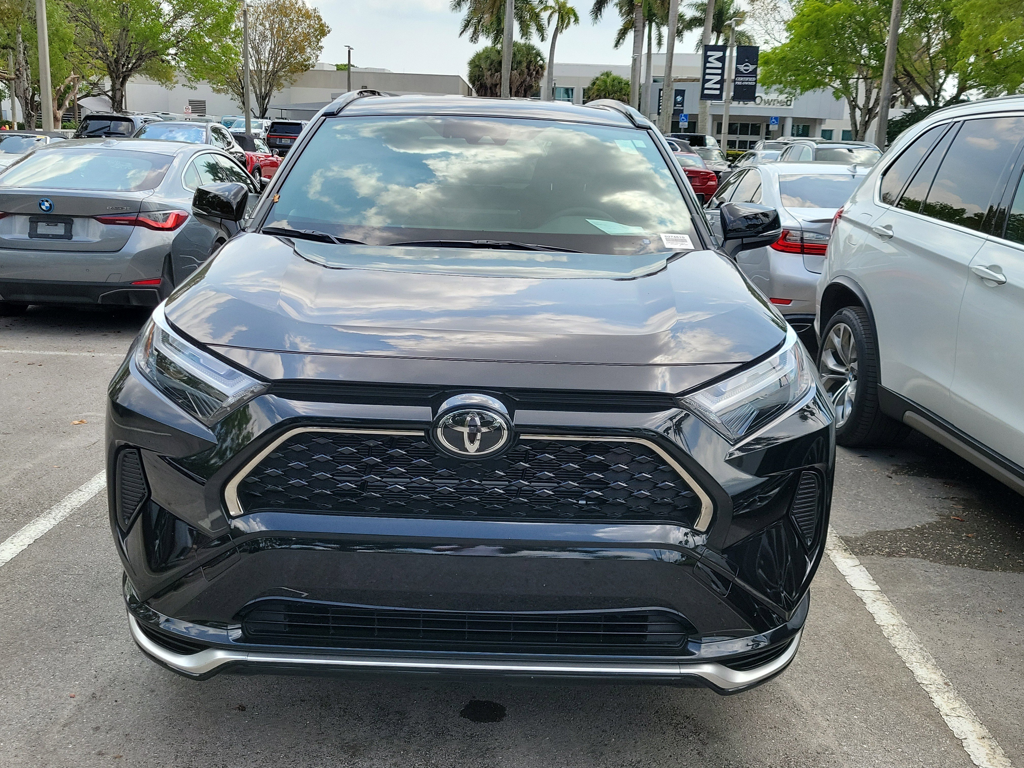 Used 2025 Toyota RAV4 SE AWD/4WD image 2