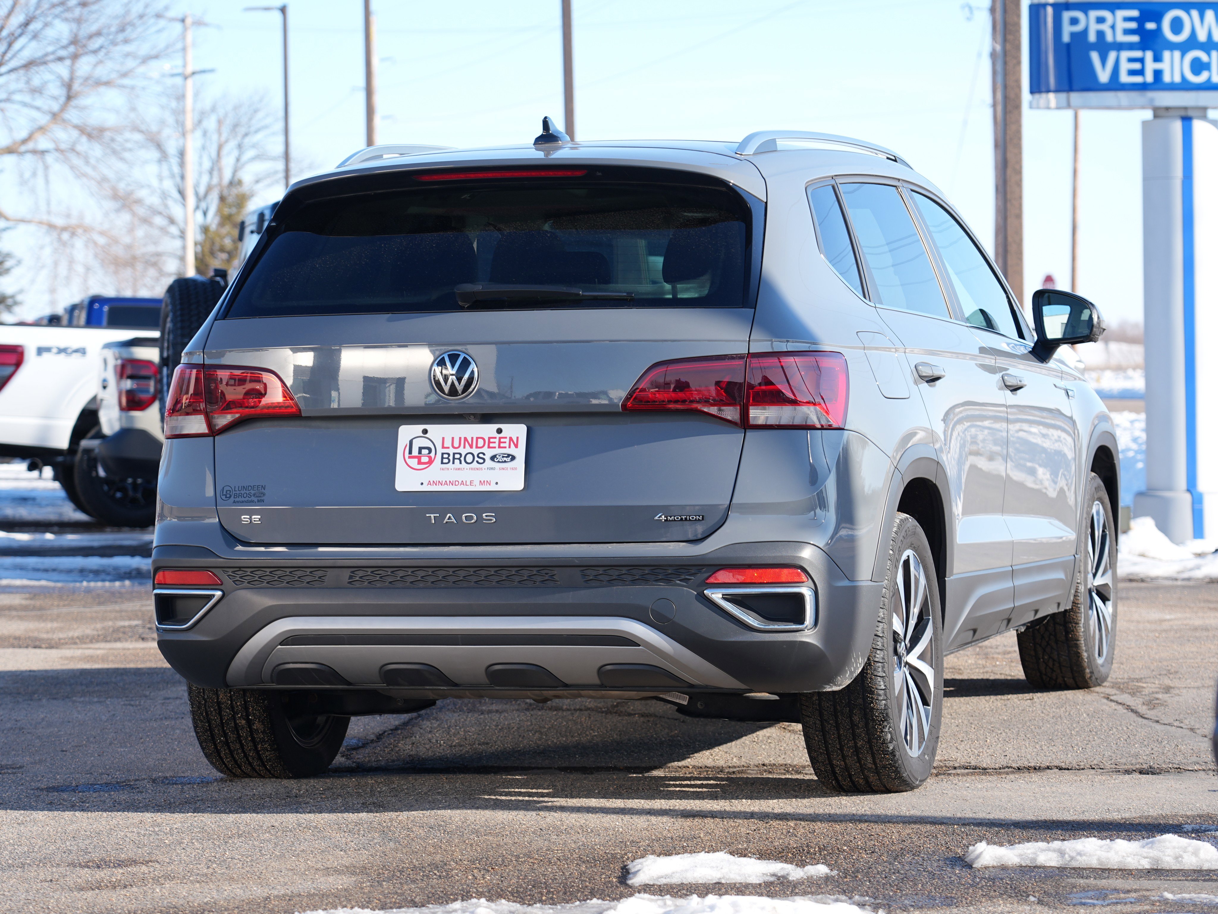 Used 2023 Volkswagen Taos SE image 3