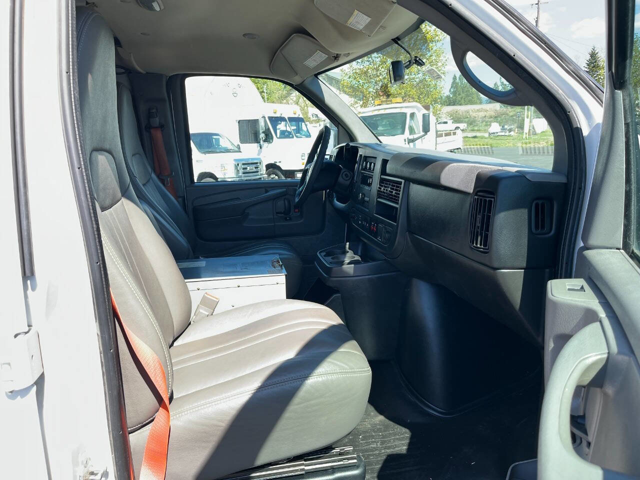 Used 2015 Chevrolet Express 2500 RWD image 15