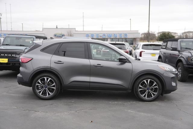 Used 2022 Ford Escape SE w/ SE Sport Appearance Package image 5