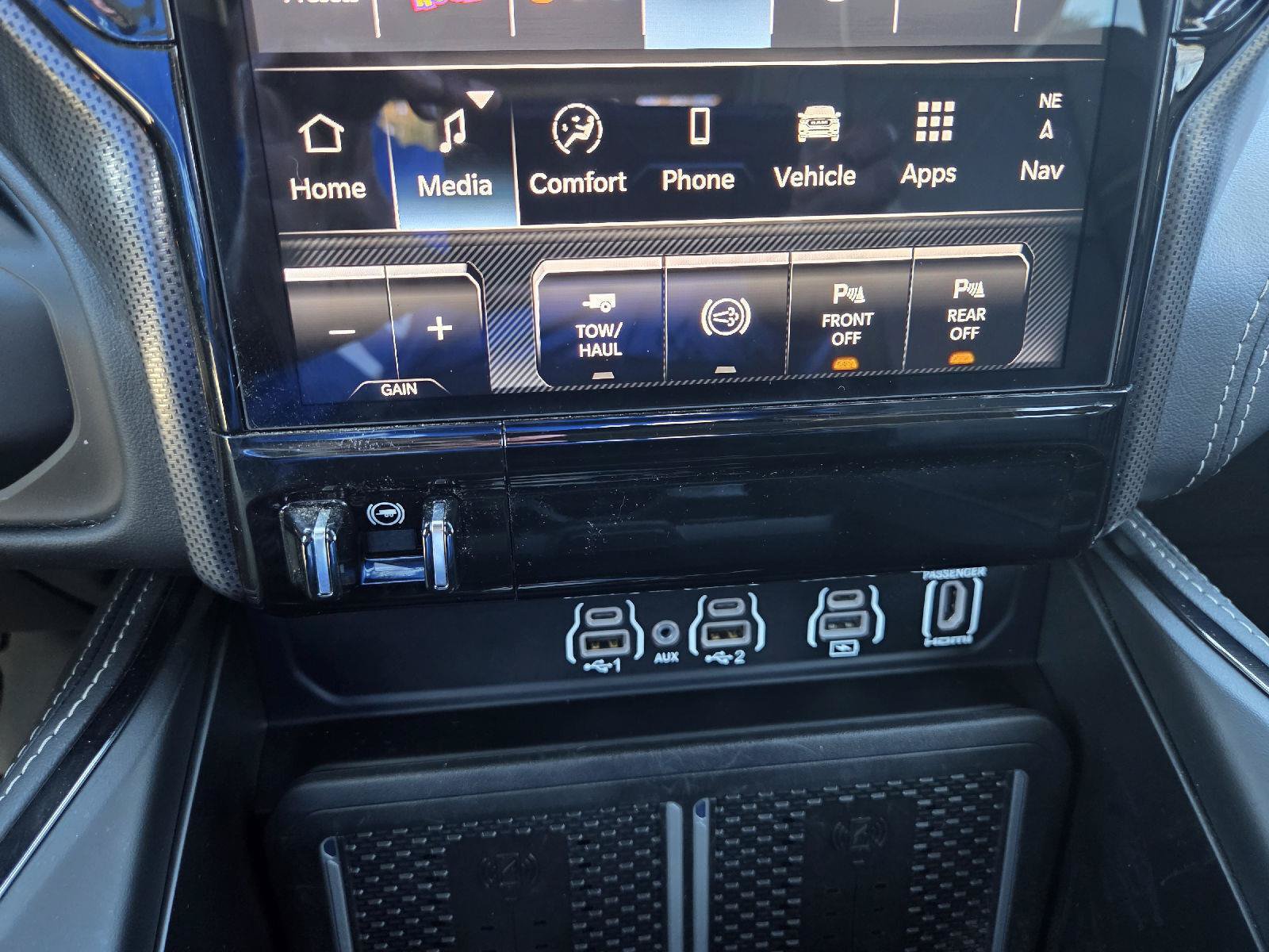 Used 2025 RAM 2500 Limited AWD/4WD image 21