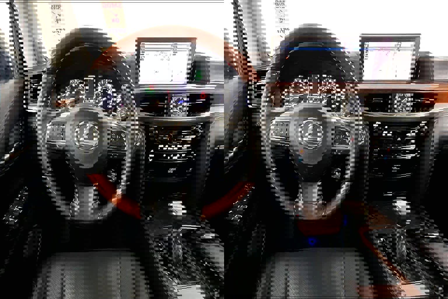 Used 2021 Lexus LX 570 4WD w/ 3rd Row & Luxury Pkg image 5