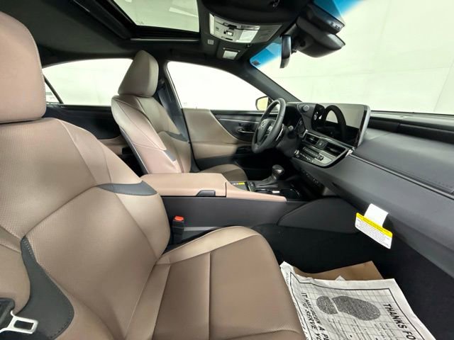 New 2025 Lexus ES 300h w/ Premium Package image 31