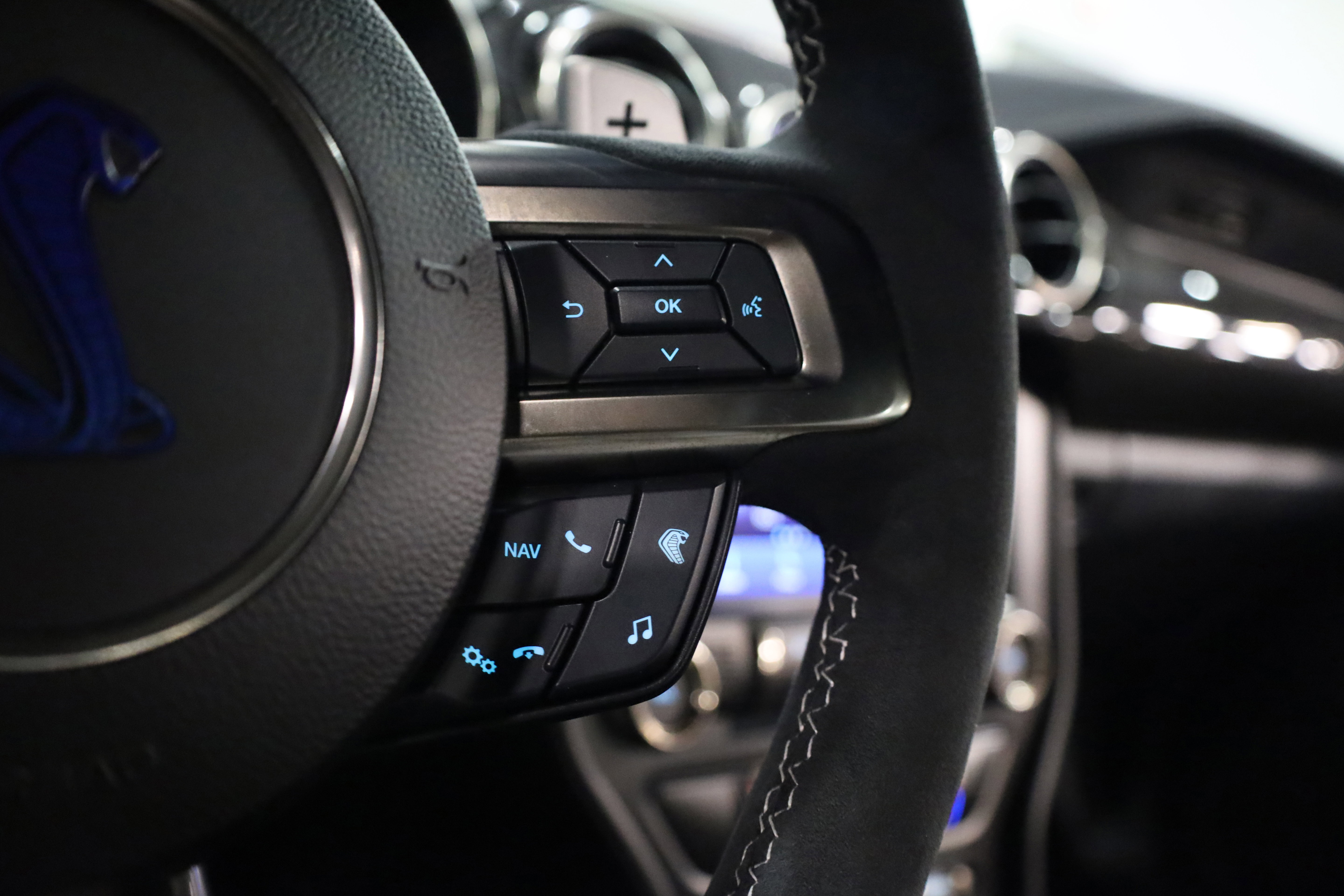 Used 2021 Ford Mustang Shelby GT500 w/ Carbon Fiber Track Pack image 26