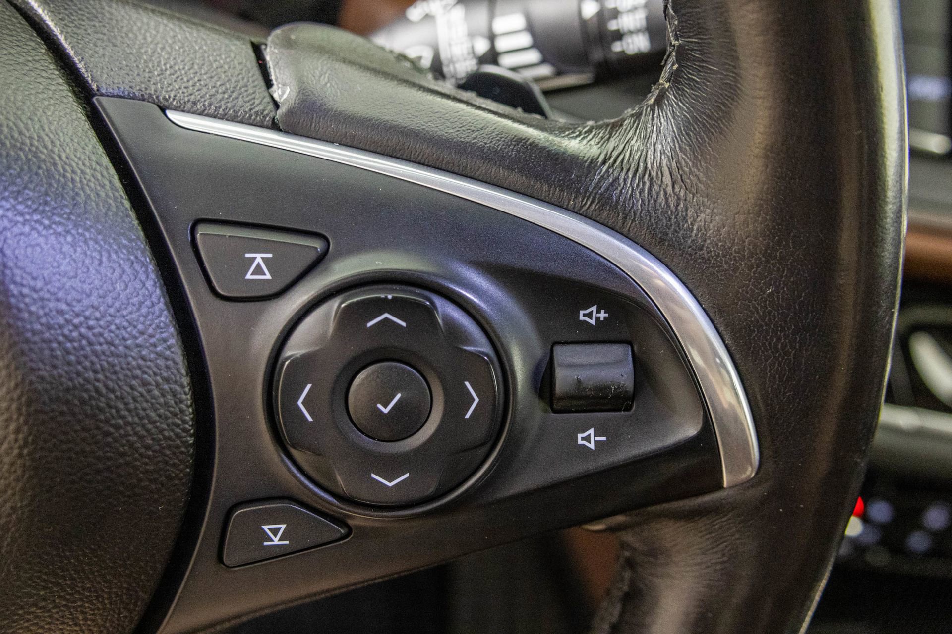 Used 2018 Buick Enclave Avenir w/ Avenir Technology Package image 36