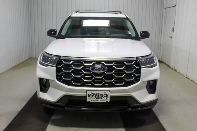 Used 2025 Ford Explorer Platinum w/ Ultimate Package image 2