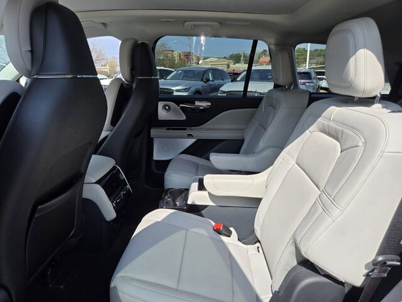 Used 2026 Lincoln Aviator Reserve image 13
