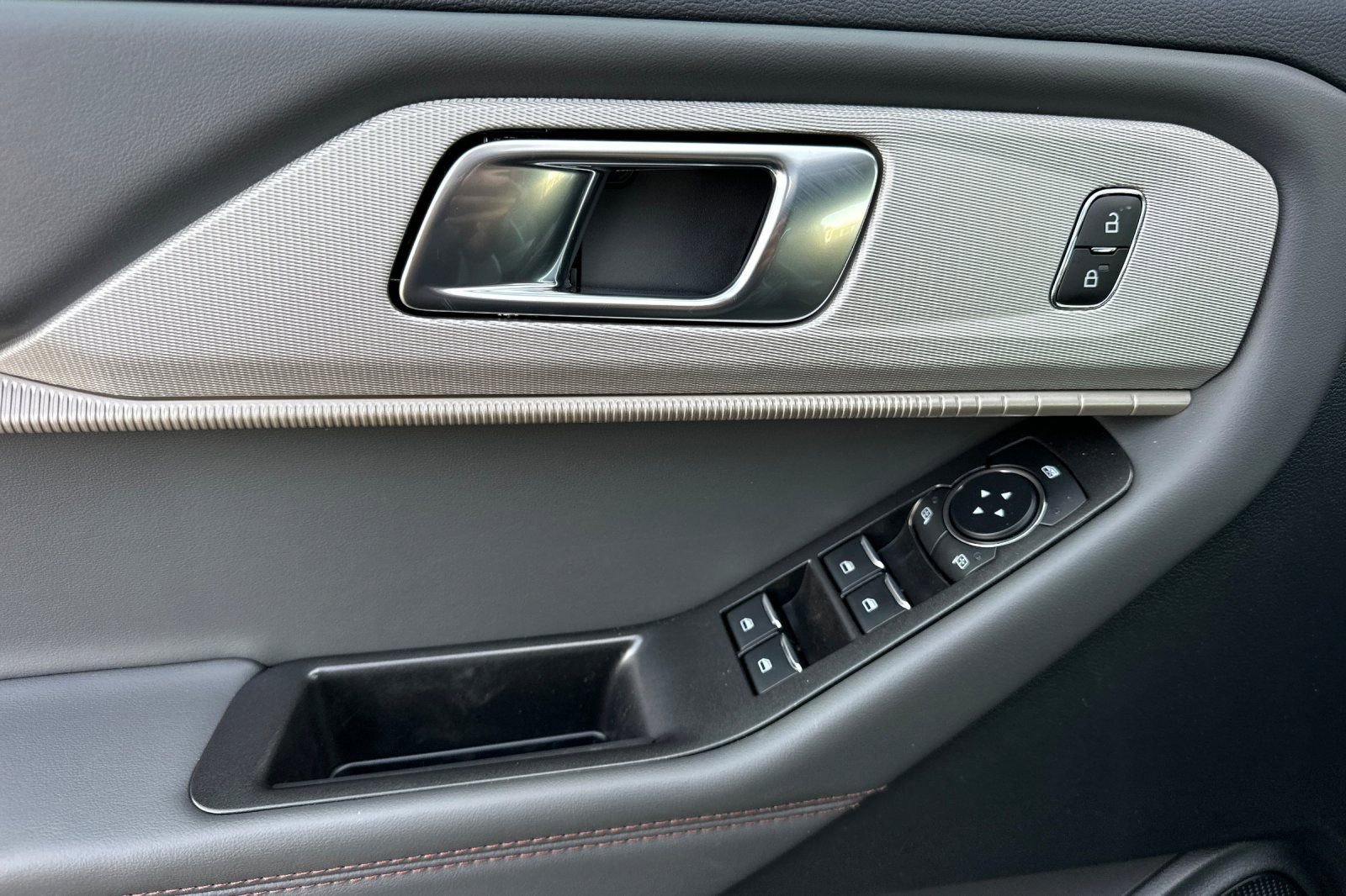 New 2026 Ford Explorer Active w/ Active Comfort Package image 10