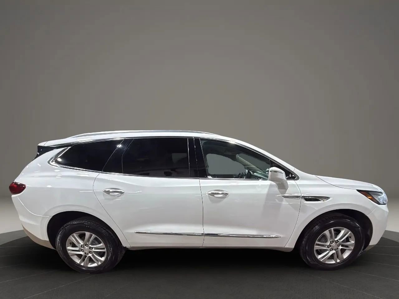 Used 2020 Buick Enclave Essence image 4