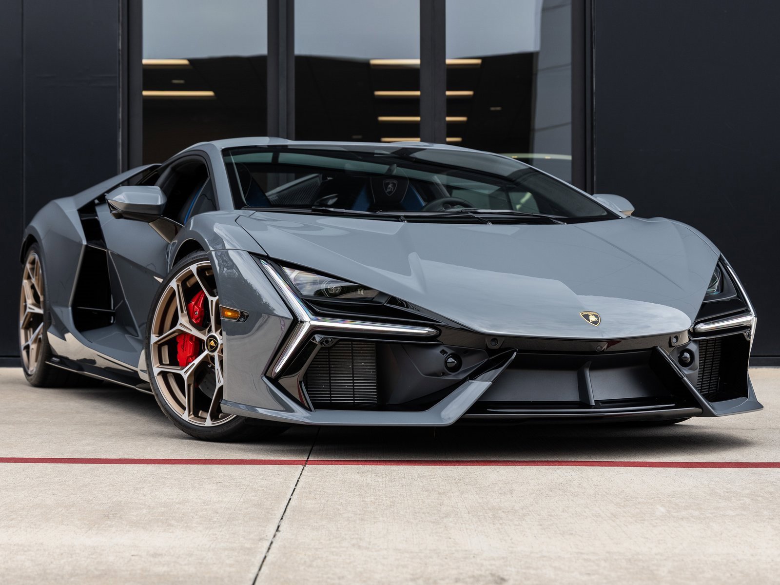 Used 2024 Lamborghini Revuelto image 3