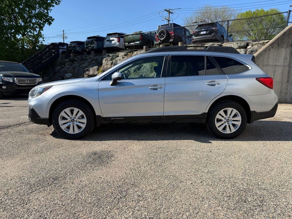 Used 2018 Subaru Outback 2.5i Premium AWD/4WD image 2