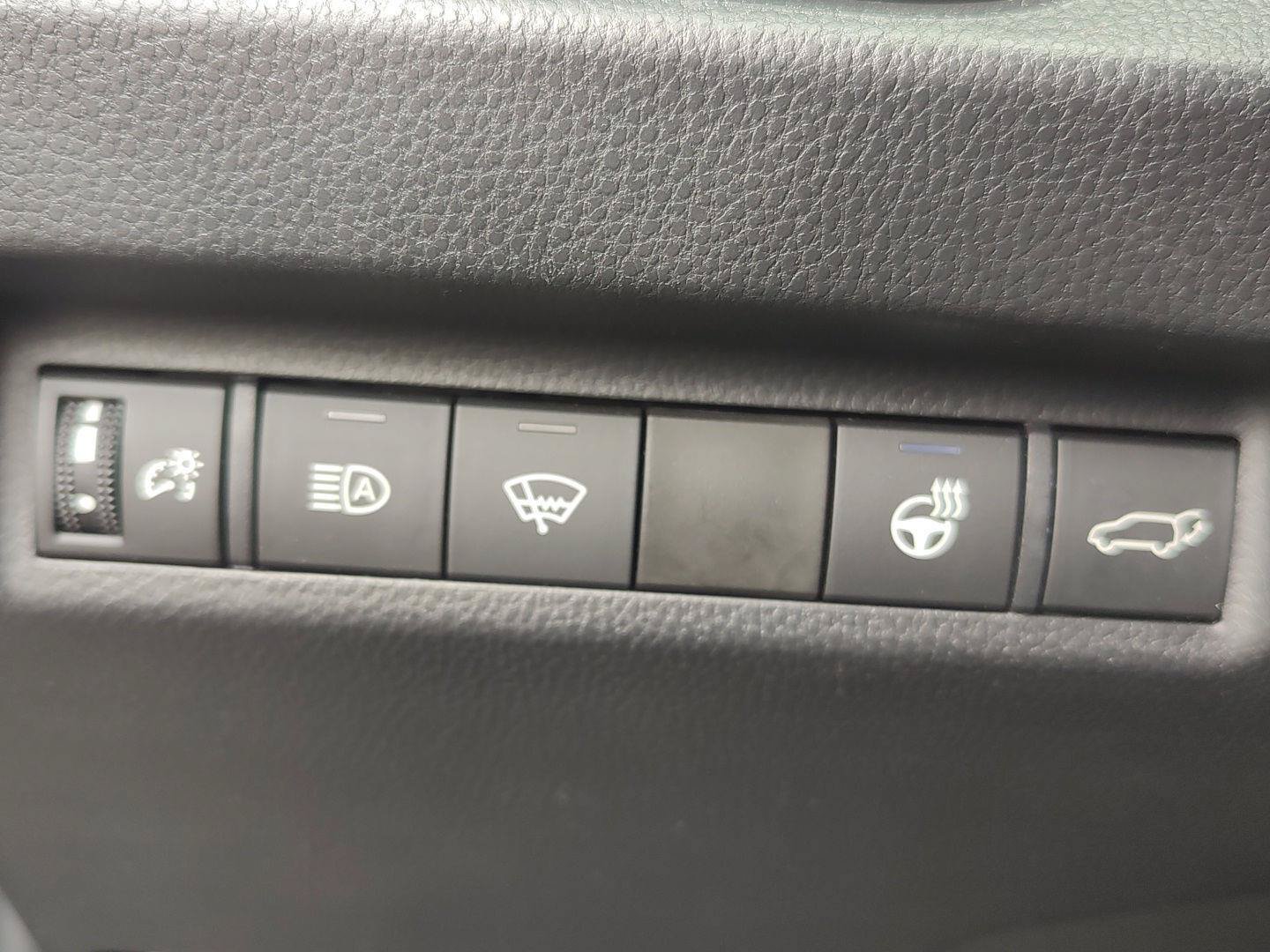 Used 2022 Toyota RAV4 XLE Premium AWD/4WD image 17
