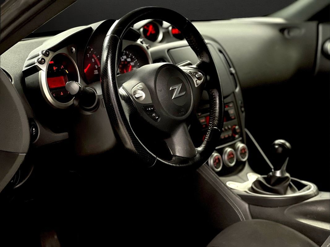 Used 2020 Nissan 370Z Coupe RWD image 9