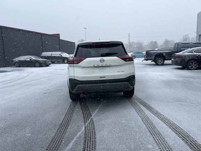 Used 2023 Nissan Rogue SV image 10