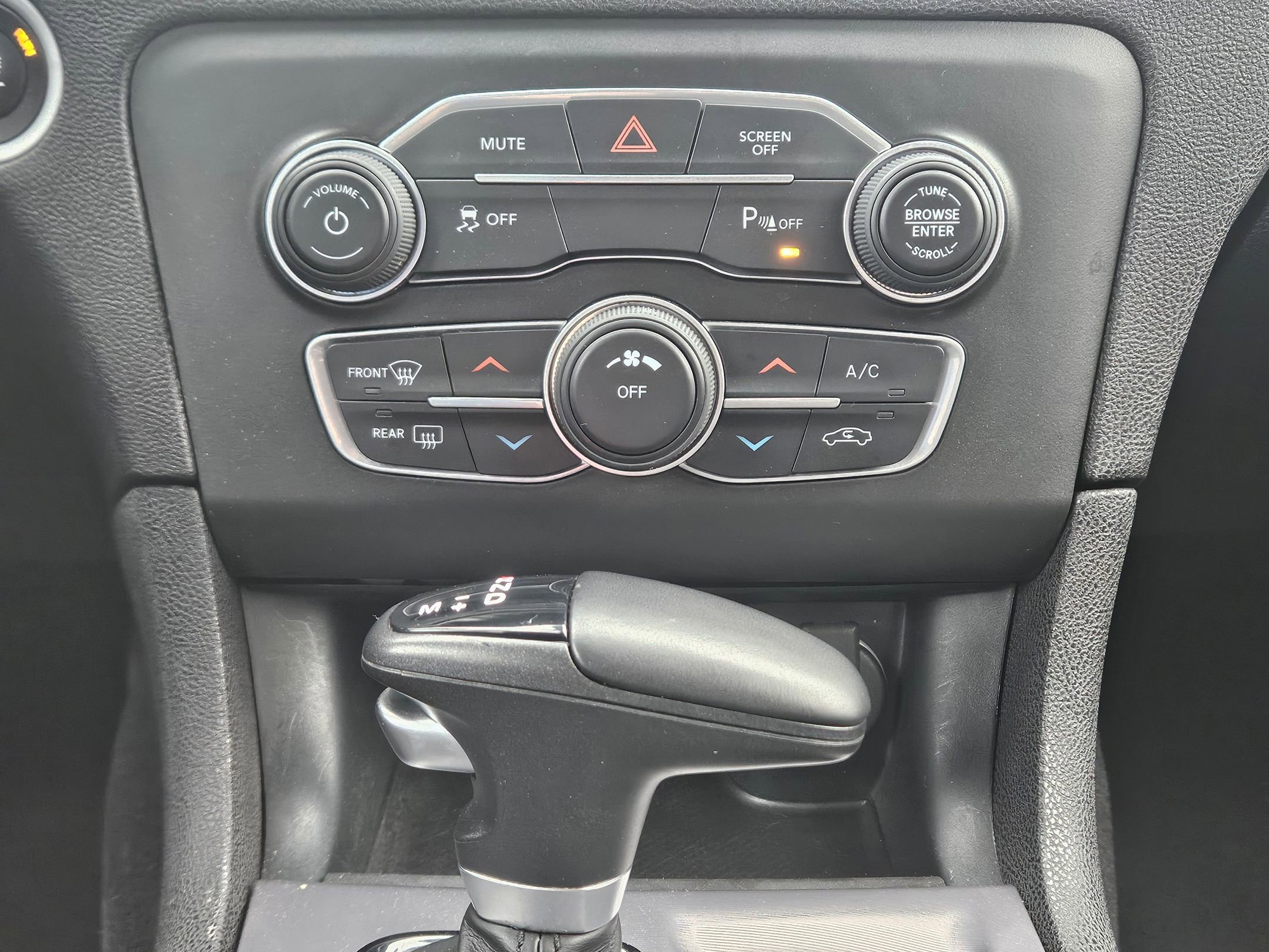 Used 2022 Dodge Charger SXT w/ Blacktop Package image 14