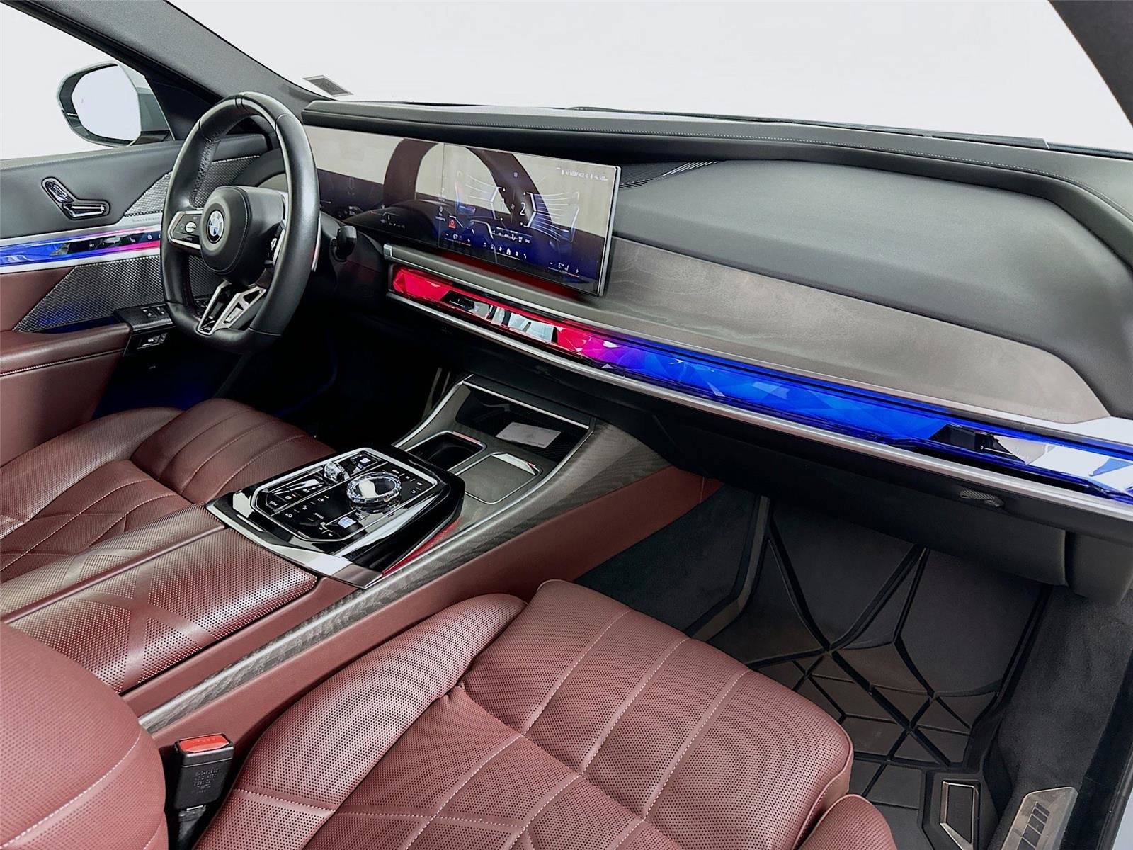 Used 2023 BMW 760i xDrive image 32