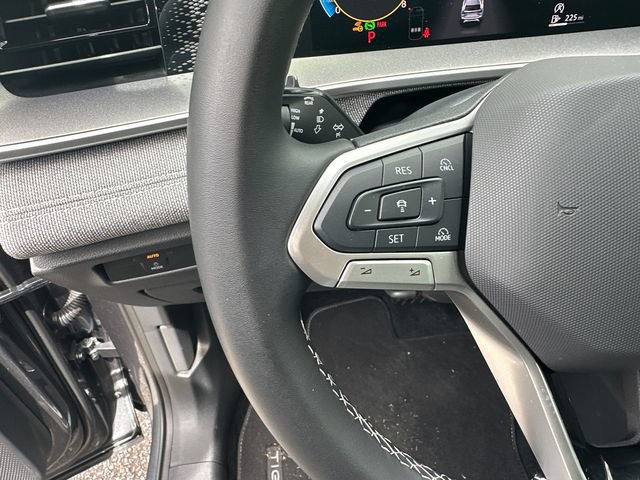 Certified 2025 Volkswagen Tiguan S image 17