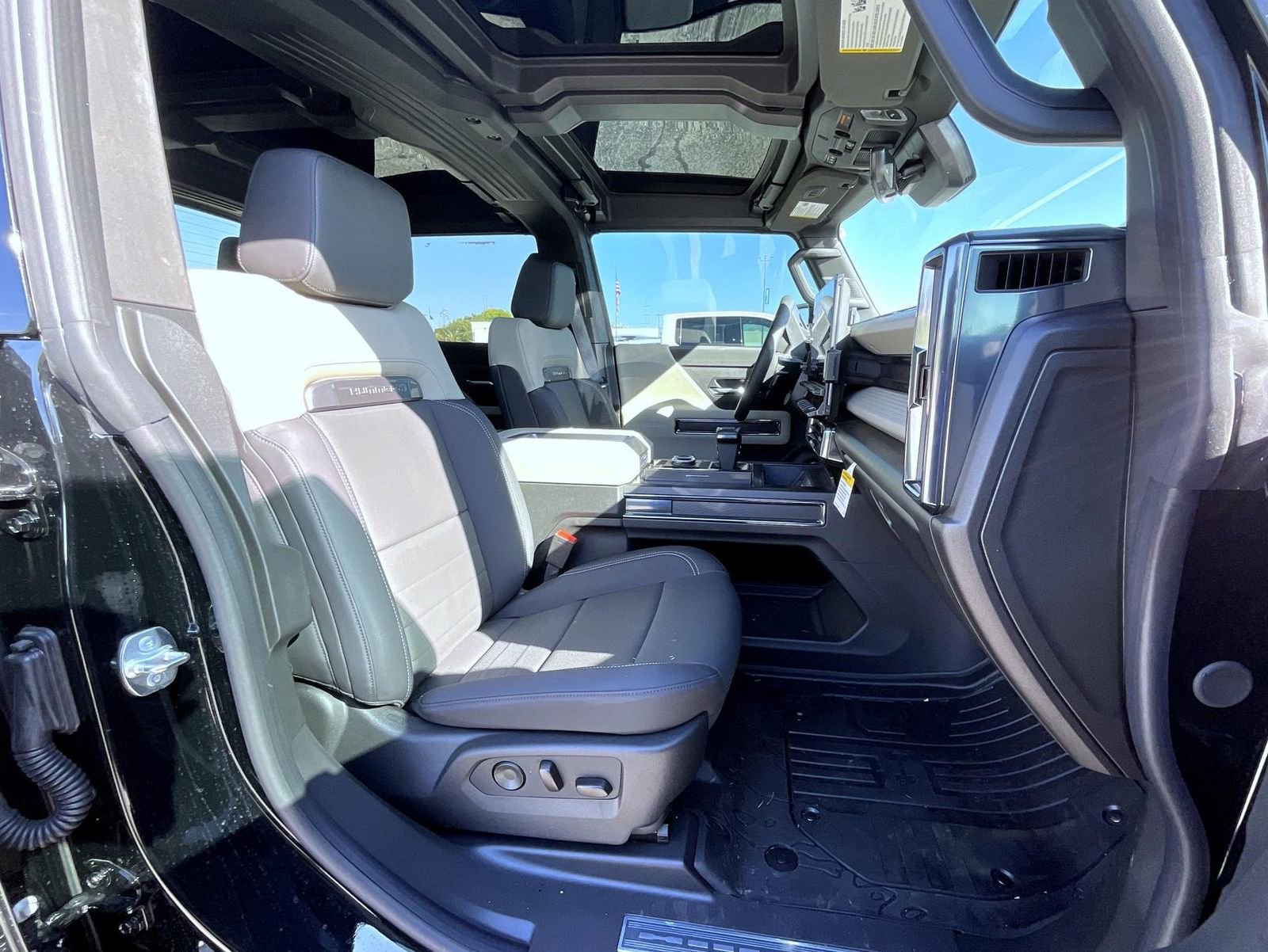 New 2026 GMC Hummer EV 4x4 Crew Cab w/ Battery Pack, 24 Module Pack image 15