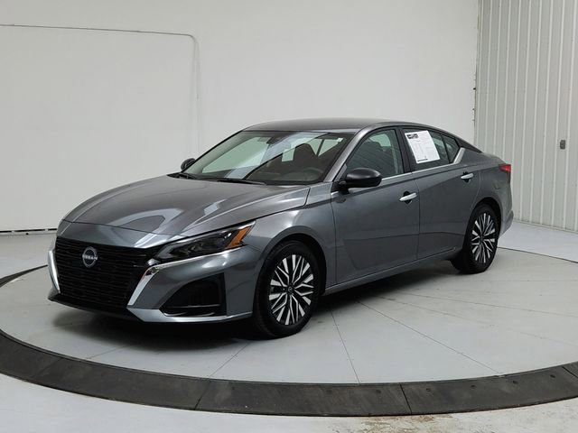 Used 2025 Nissan Altima 2.5 SV image 3