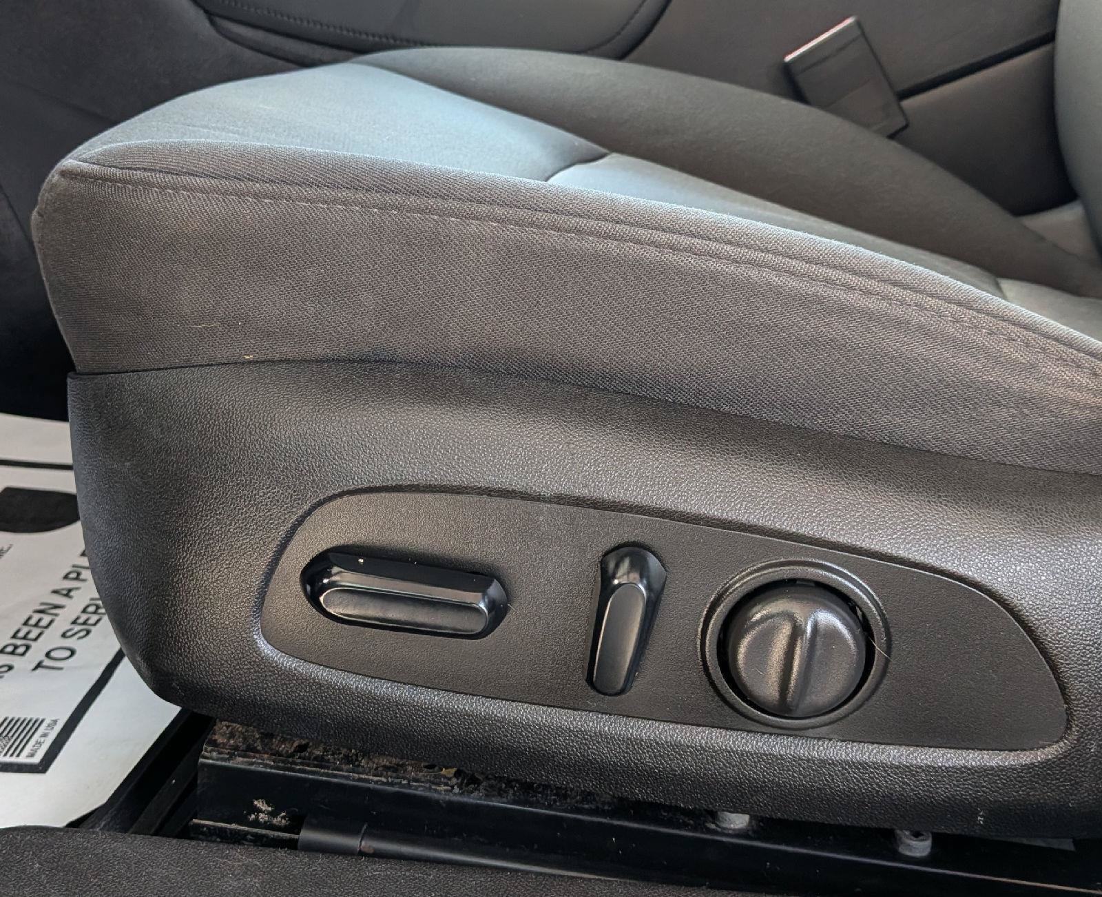Used 2018 Chevrolet Malibu LT FWD image 14