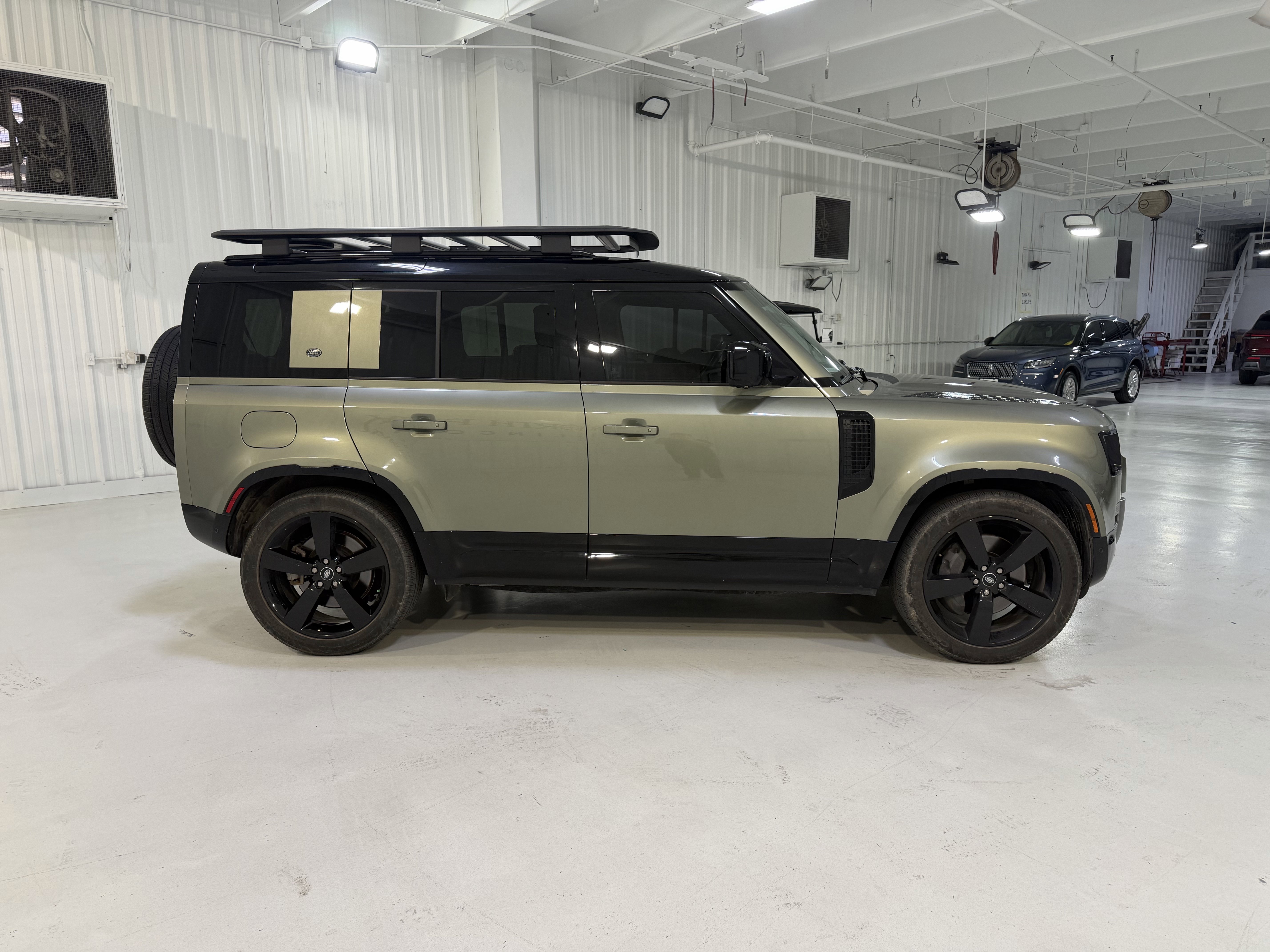 Used 2023 Land Rover Defender 110 X-Dynamic SE AWD/4WD image 6