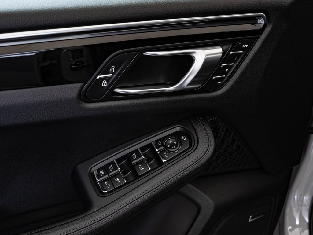 New 2026 Porsche Macan AWD/4WD image 25