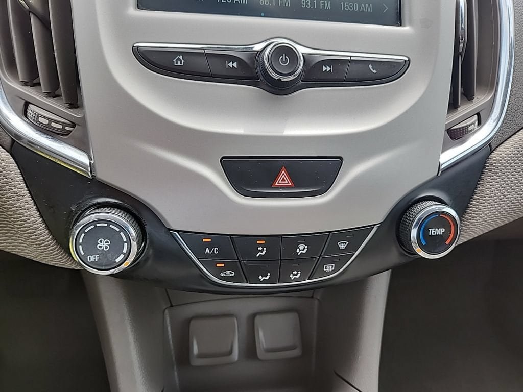 Used 2018 Chevrolet Cruze LS FWD image 20