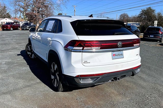 Used 2025 Volkswagen Atlas Cross Sport SE image 3
