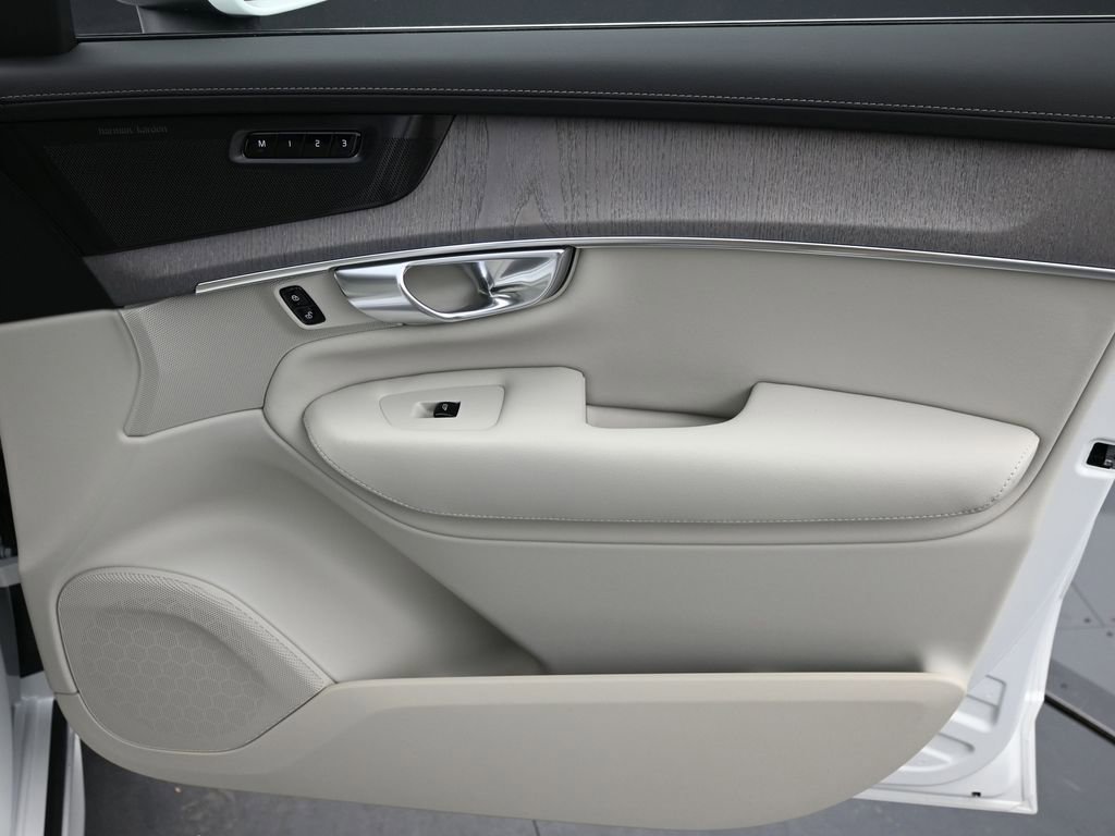 New 2026 Volvo XC90 B6 Ultra w/ Protection Package image 14
