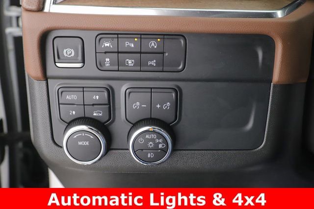 Used 2025 Chevrolet Suburban High Country AWD/4WD image 20