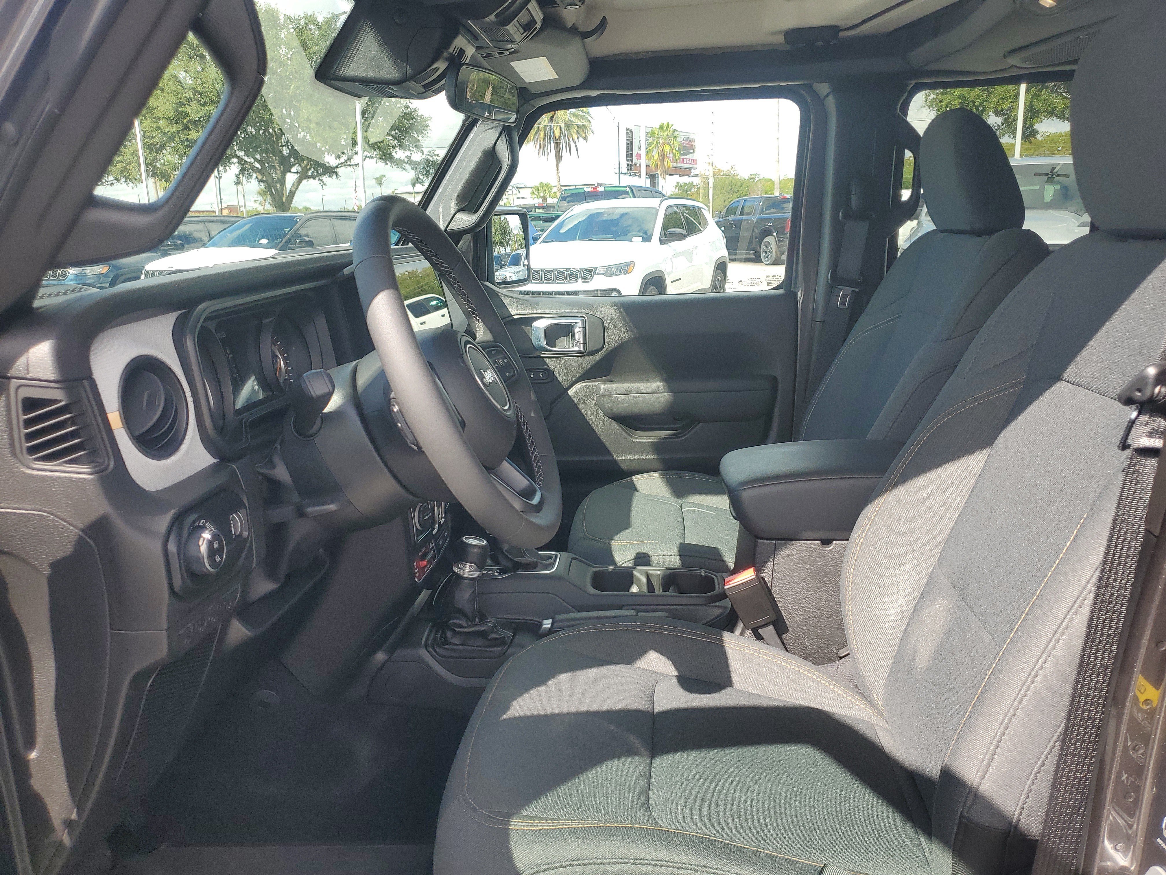Used 2025 Jeep Gladiator Sport AWD/4WD image 14