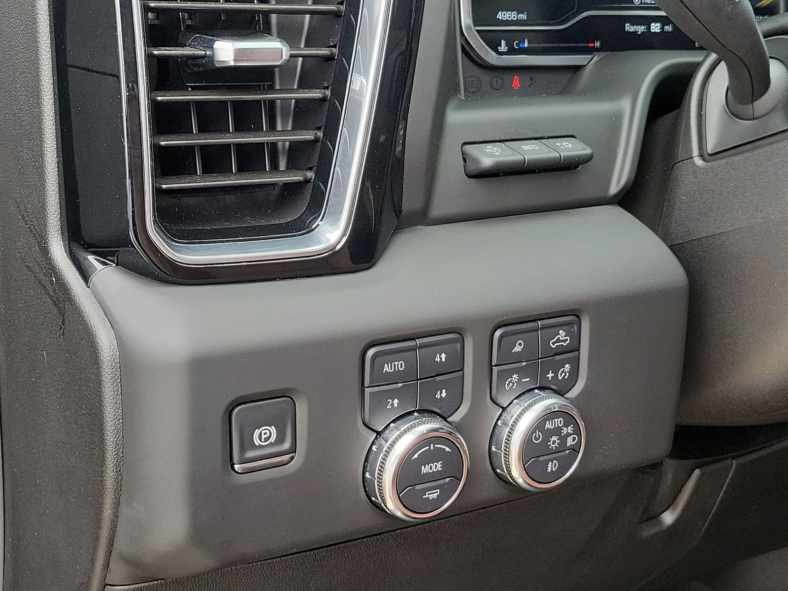 Used 2025 GMC Sierra 2500 Denali Ultimate AWD/4WD image 18