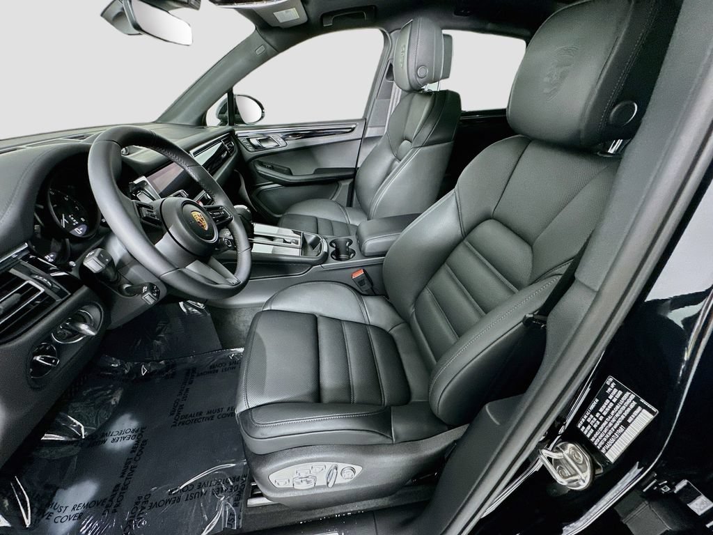 New 2026 Porsche Macan AWD/4WD image 5