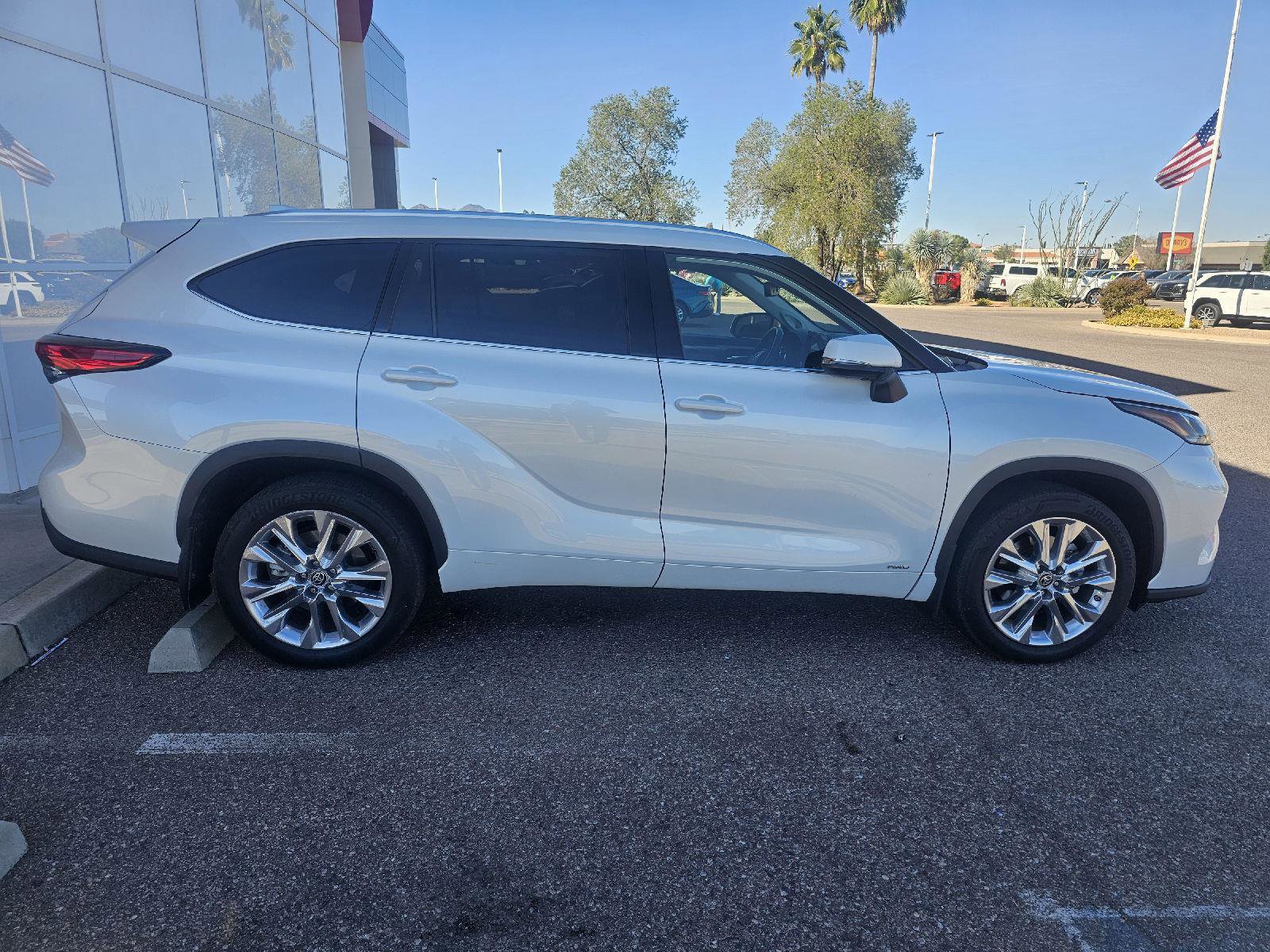 Used 2023 Toyota Highlander Limited image 6