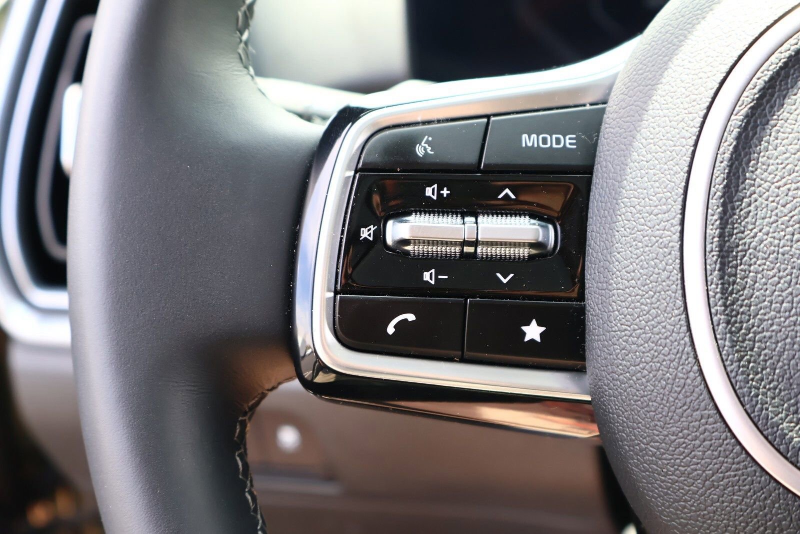 Used 2024 Kia Sorento SX image 29