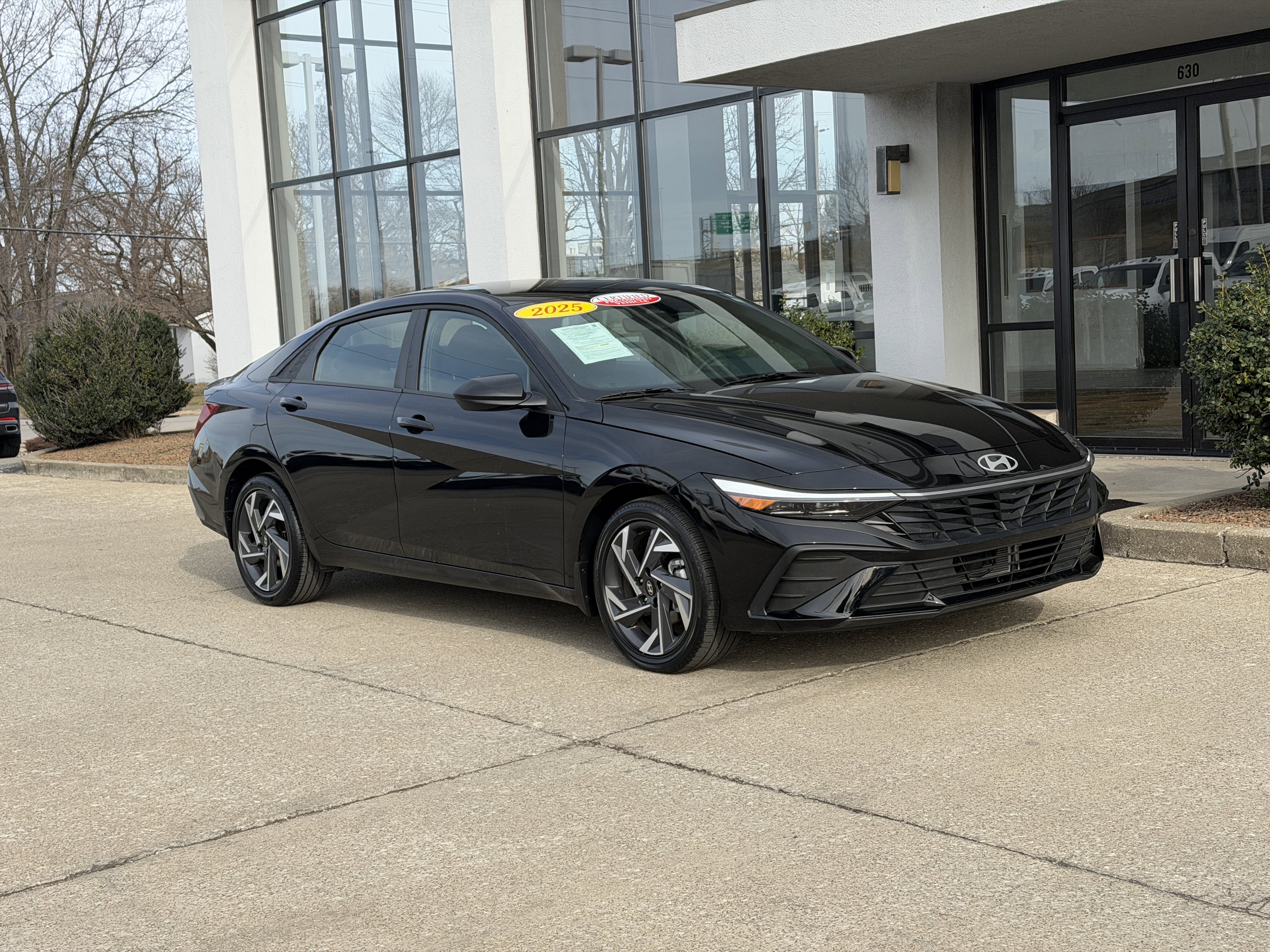 Certified 2025 Hyundai Elantra SEL image 2