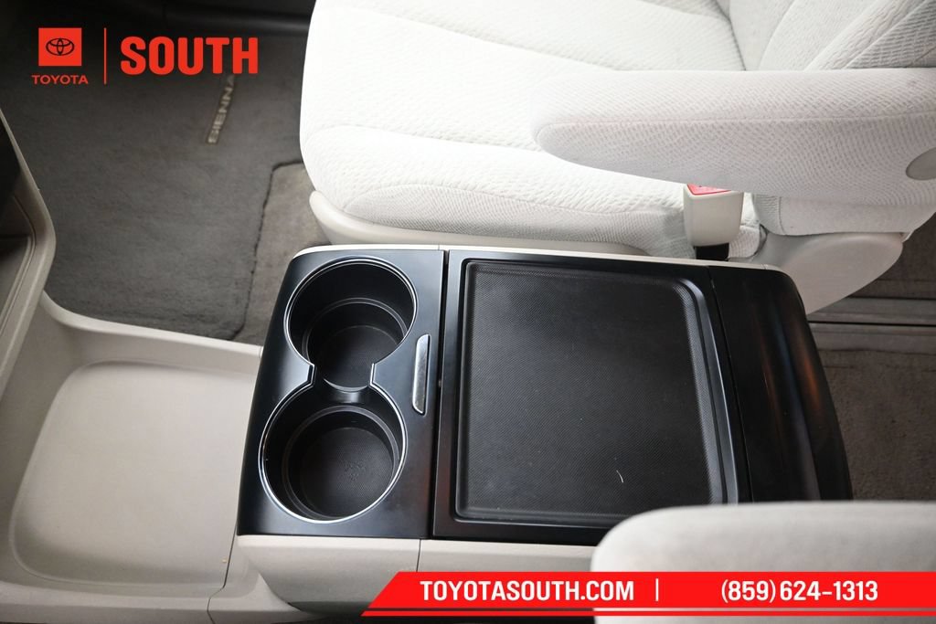 Used 2014 Toyota Sienna LE AWD/4WD image 17