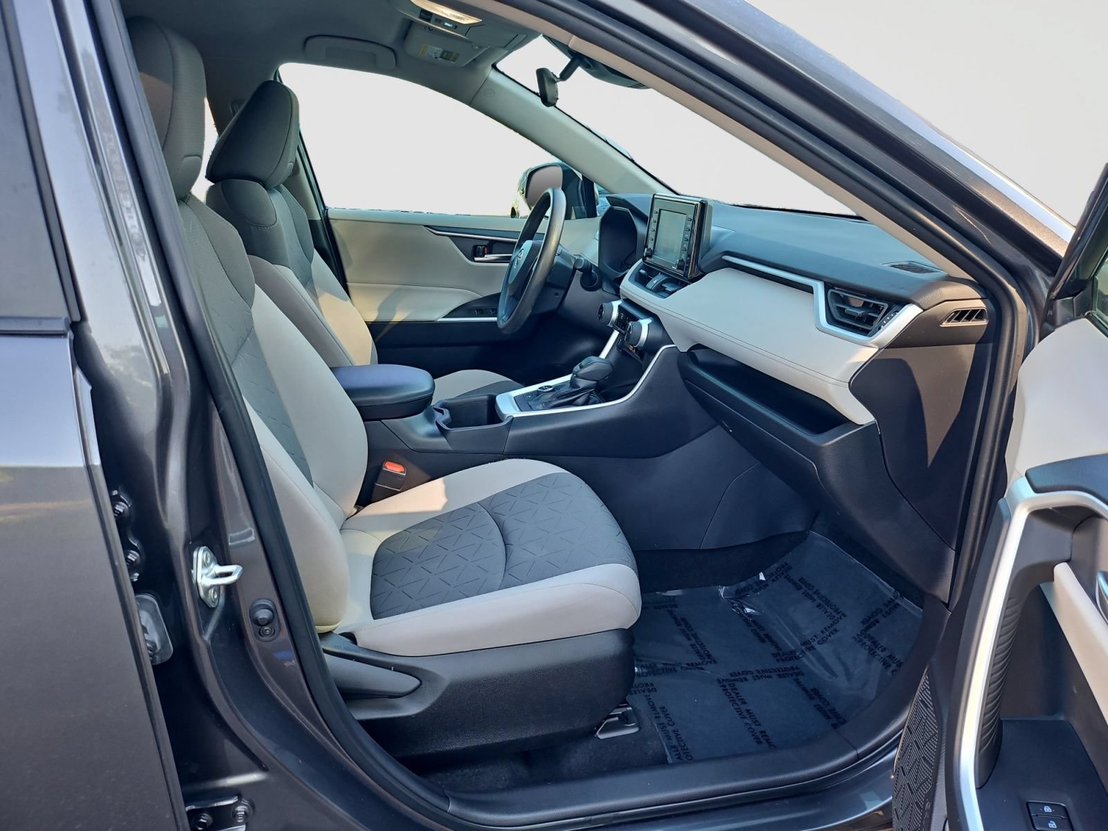 Used 2022 Toyota RAV4 XLE AWD/4WD image 17