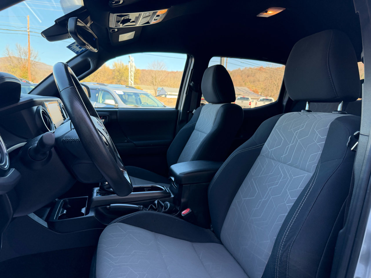 Used 2022 Toyota Tacoma TRD Off-Road image 12