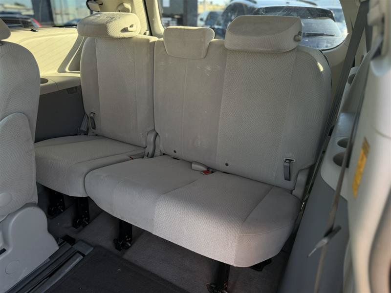 Used 2014 Toyota Sienna LE FWD image 25