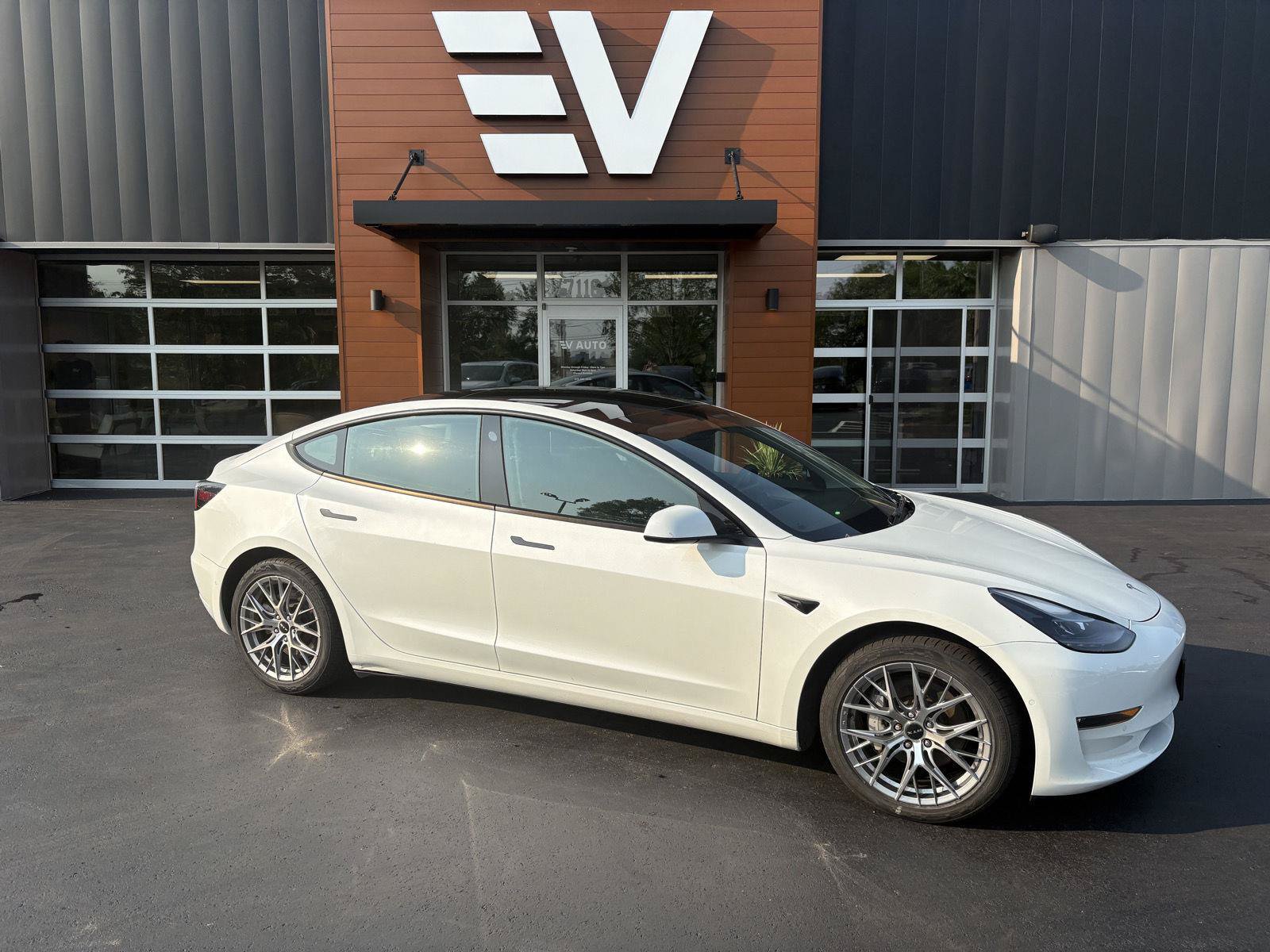 Used 2022 Tesla Model 3 Long Range AWD/4WD image 1