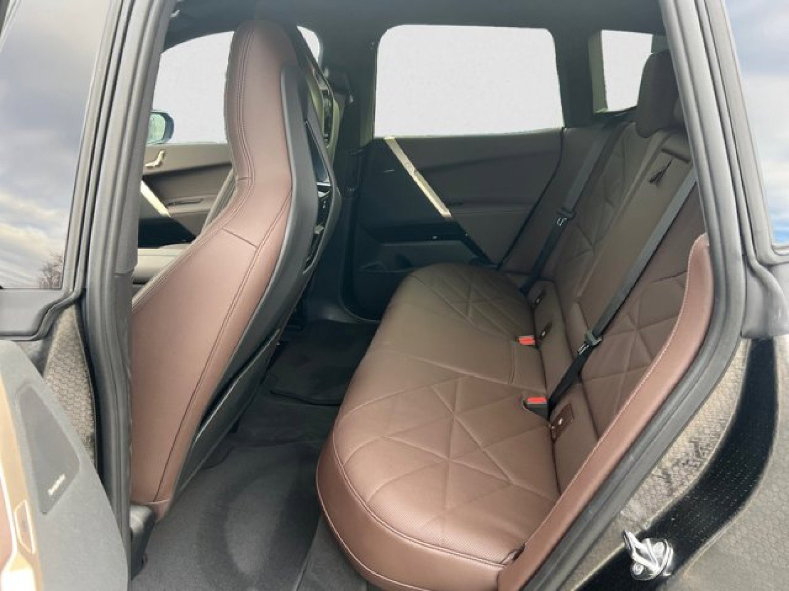 Used 2025 BMW iX xDrive50 image 18