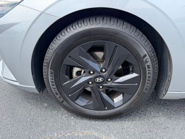 Used 2022 Hyundai Elantra SEL w/ Cargo Package FWD image 6
