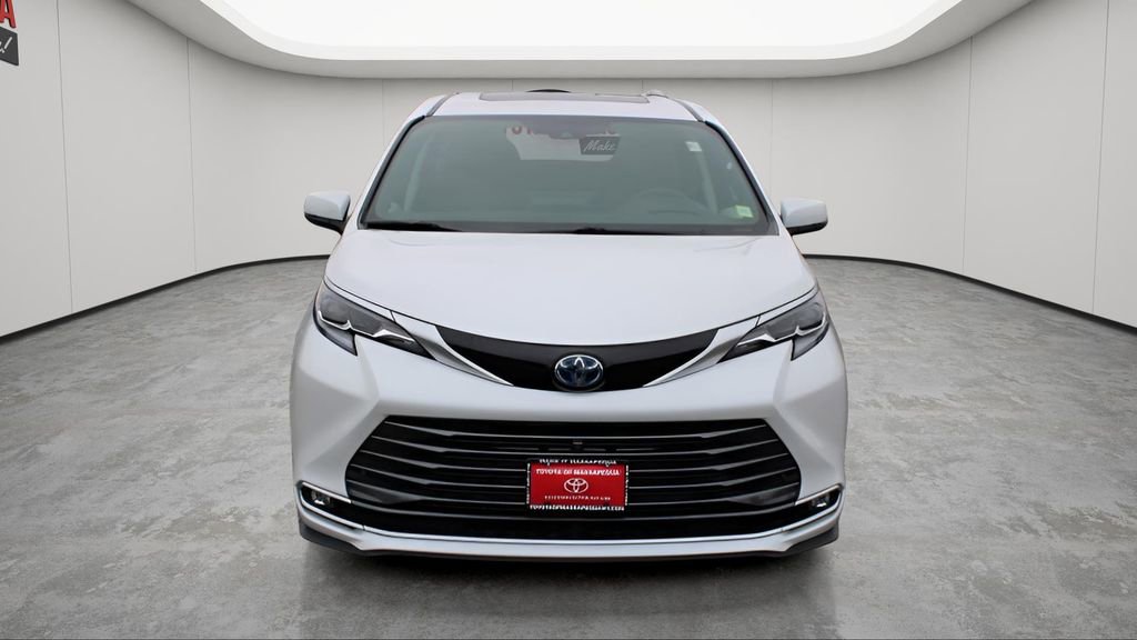Certified 2024 Toyota Sienna Platinum image 7