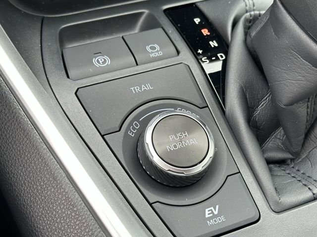 Used 2025 Toyota RAV4 LE image 21